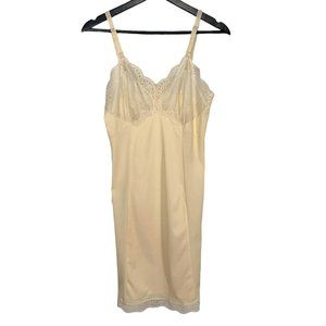 Vintage 50s Sears The Doesnt Slip Cream Fortrel Polyester Slip Medium